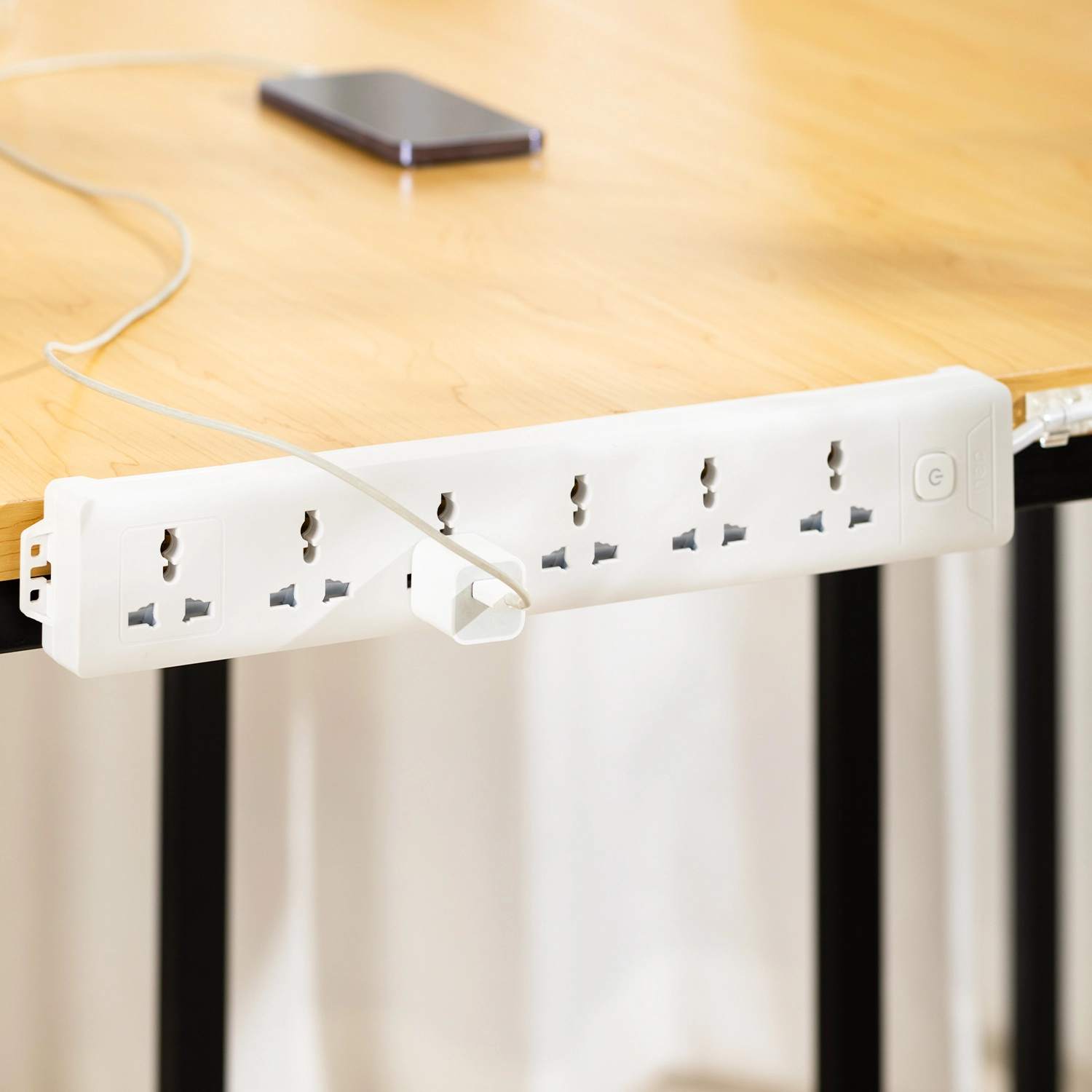 deli et405 power strip 11