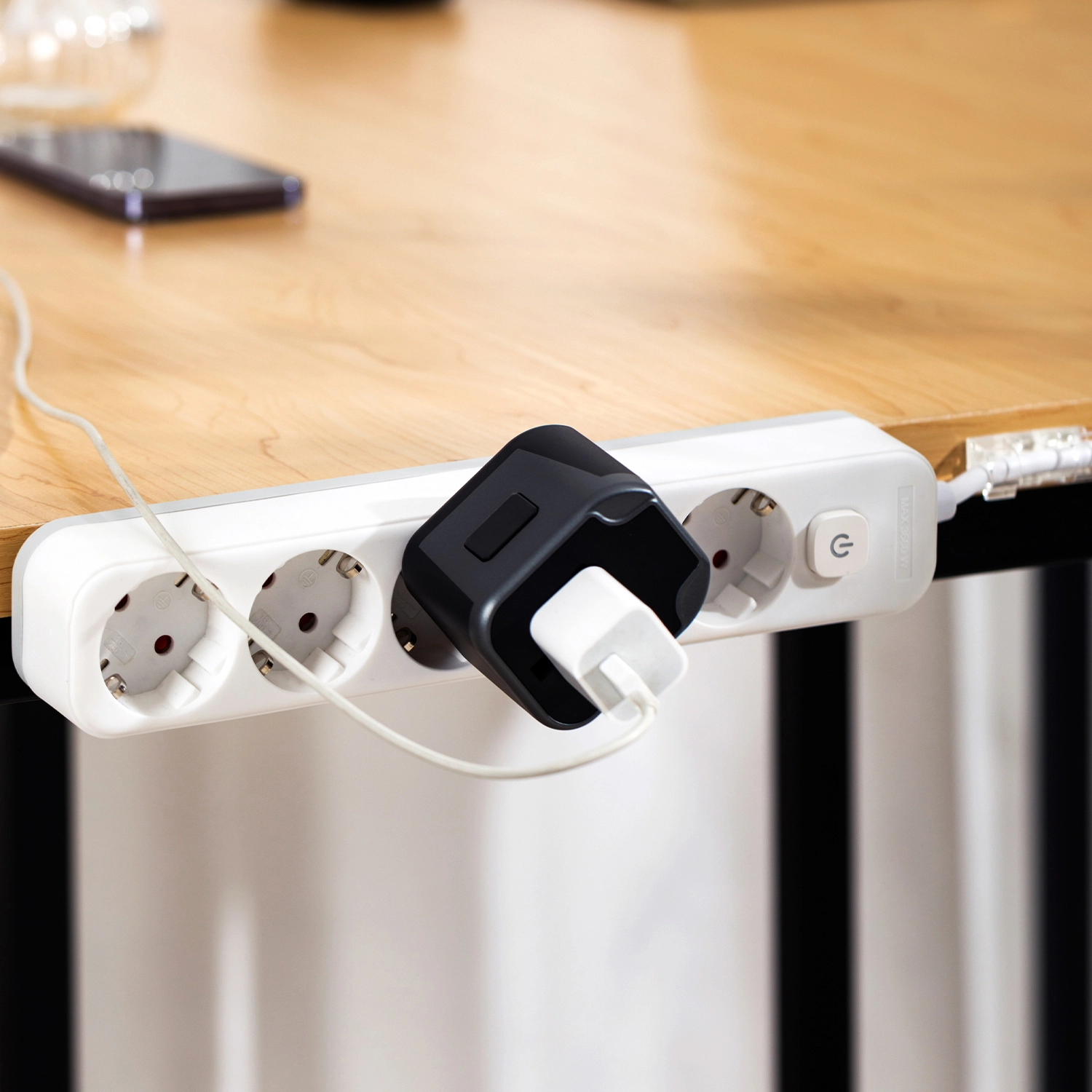 deli et439 power strip 11