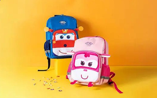 Deli Ace Your School Day: Things to Keep in Your Backpack for School