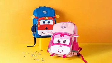 Deli Ace Your School Day: Things to Keep in Your Backpack for School